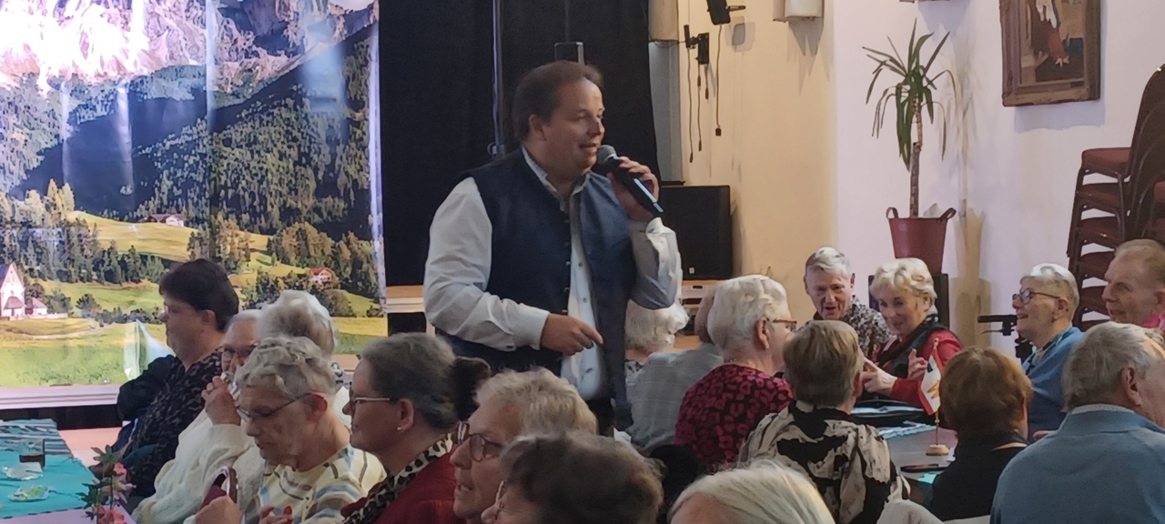 Schlagermiddag met Sanny trekt volle zaal in Wildervank